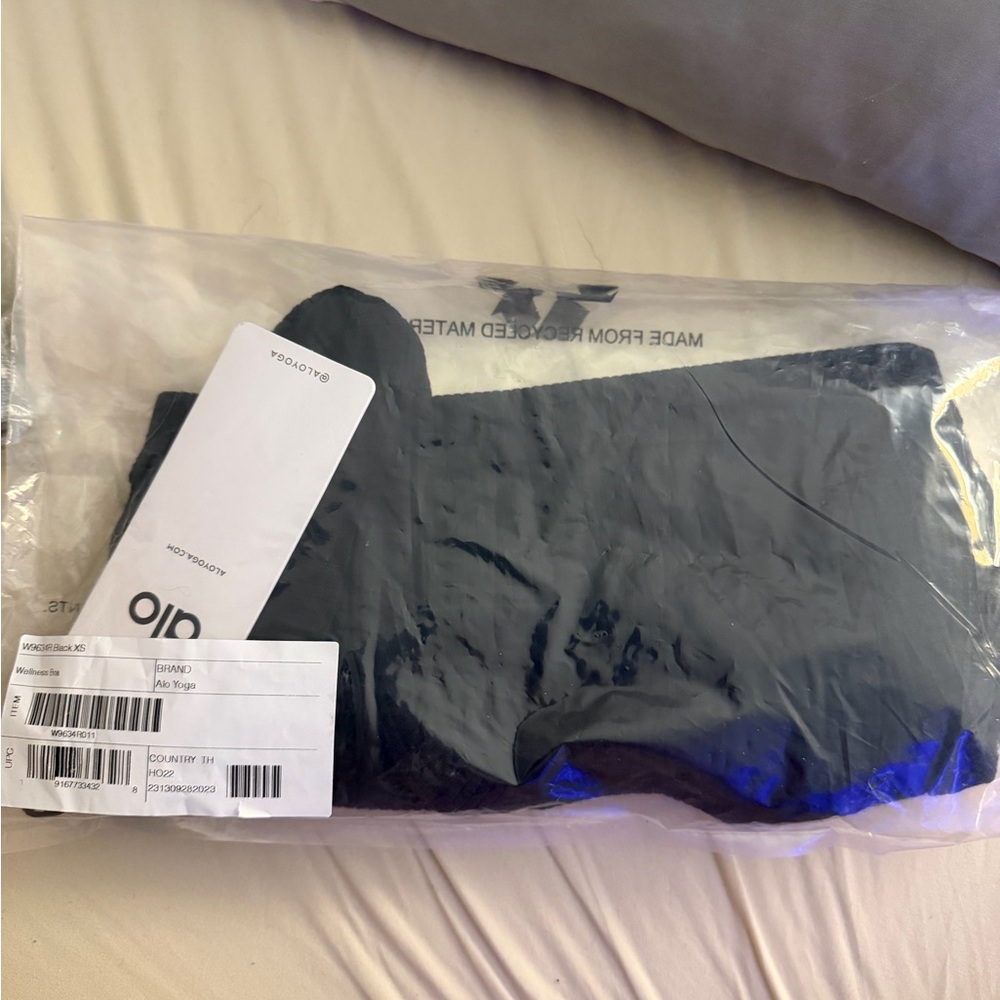 ALO Yoga Black Sports Bra - Picture 3 of 5